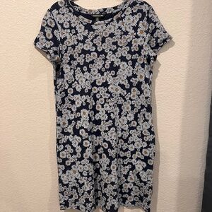 Daisy T-shirt dress with pockets